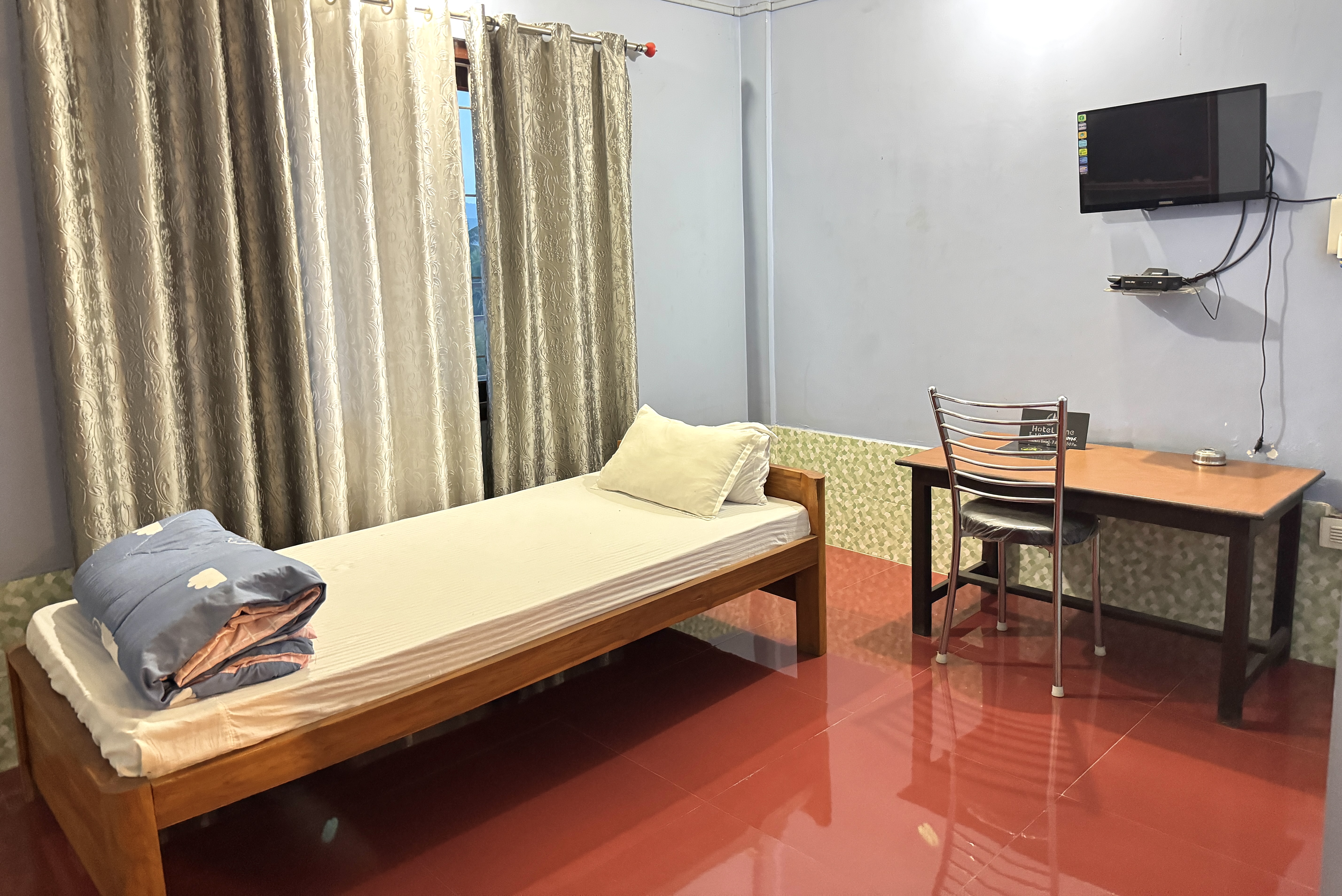 Single Sharing Room shot 1
